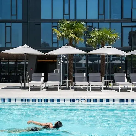 Monthier Suite, Flower & Crypto Arena, Los Angeles